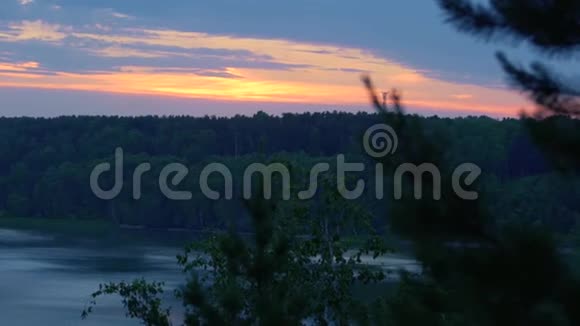 美丽的日落湖畔视频的预览图