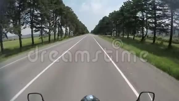 摩托车公路旅行走向冒险骑马的观点POV个人观点旅行概念格鲁吉亚视频的预览图