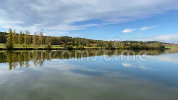 早上在繁殖池上捷克共和国视频的预览图