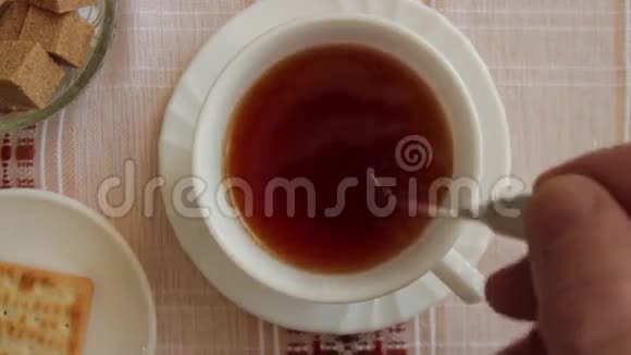 搅拌甜茶视频的预览图