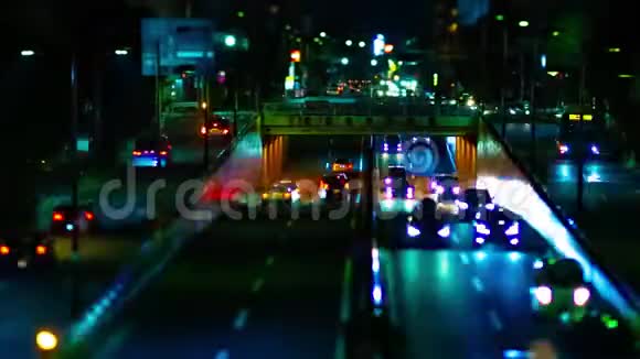 东京西塔加亚市中心的一条城市街道的夜间时间视频的预览图