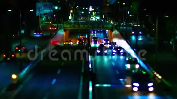 东京西塔加亚市中心城市街道倾斜倾斜的夜间时间视频的预览图