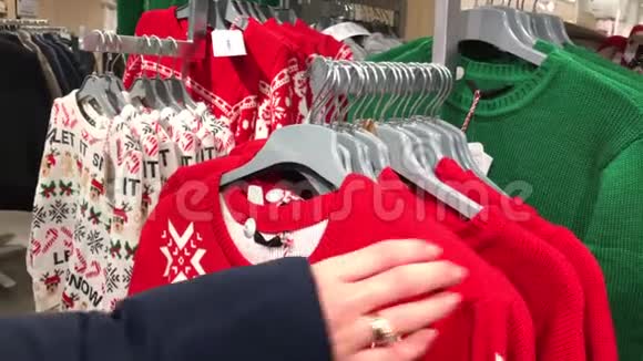 新年服装购物浪漫圣诞购物关门视频的预览图