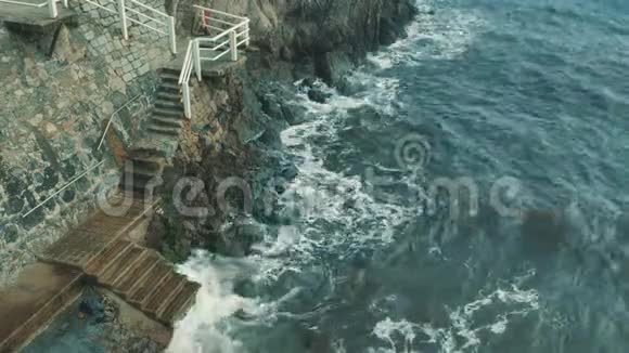 石阶通向大海视频的预览图
