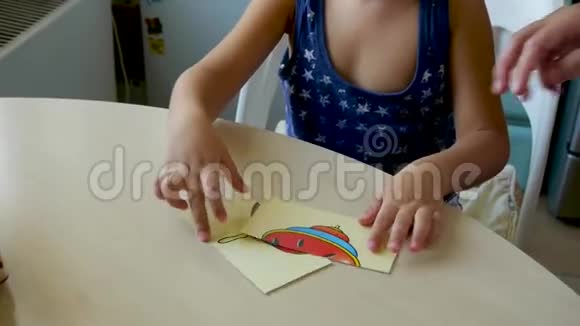 自闭症儿童把pictureclose连接起来视频的预览图