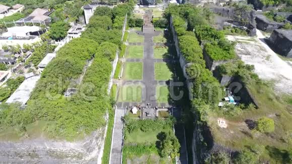 加鲁达维斯努肯卡纳文化公园从高角度出发晴天4k视频的预览图