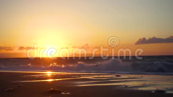 海滩日落自然美丽的橙色海空水加州旅行洛杉矶海岸时间推移Idon反射波视频的预览图