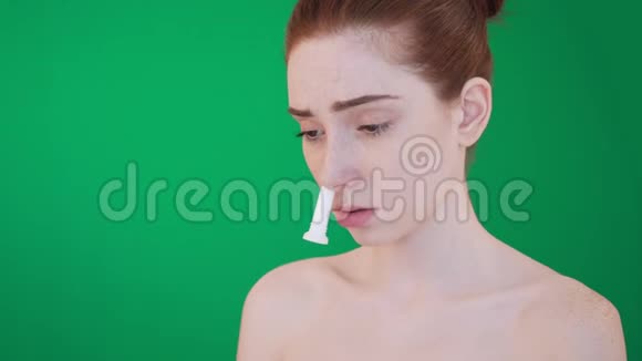 鼻用吸入剂有助于流鼻涕视频的预览图