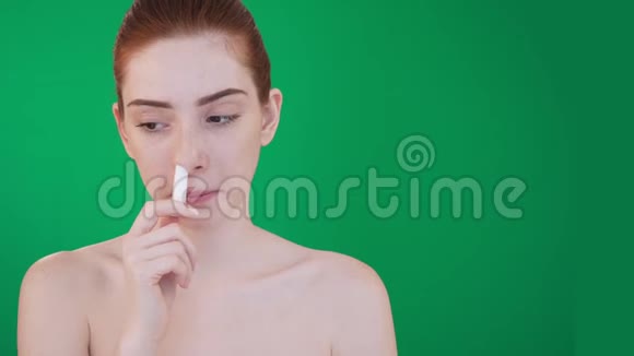 鼻用吸入剂有助于流鼻涕视频的预览图