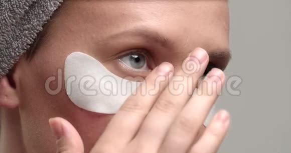 30岁戴眼罩的女人视频的预览图