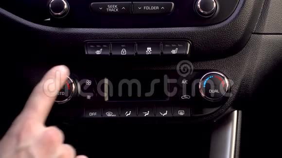 汽车按钮中的加热座椅汽车座椅仪表盘加热视频的预览图