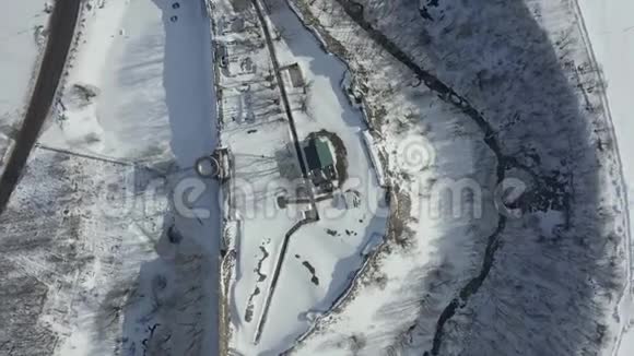 冬季的科波斯卡亚要塞是一只鸟儿飞翔视频的预览图