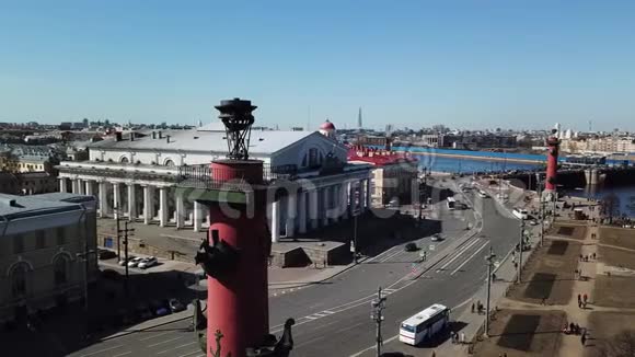 俄罗斯圣彼得堡红色的吻柱春天的瓦西里耶夫斯基岛的地标库存数据视频的预览图