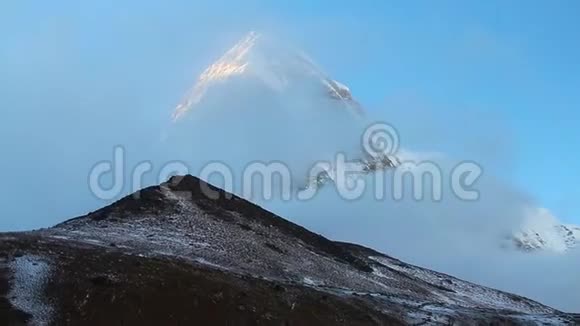 喜马拉雅山日落景色与珠穆朗玛峰结束视频视频的预览图