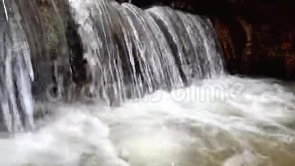 瀑布片段视频的预览图