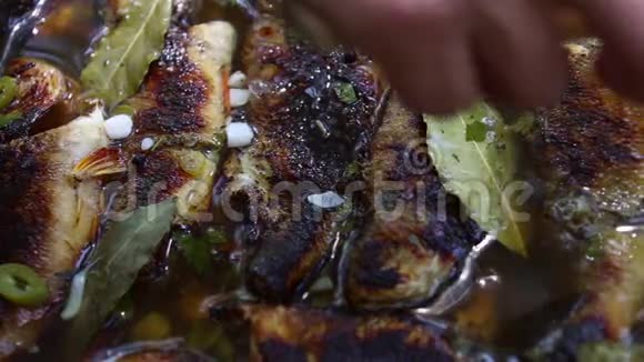 多瑙河三角洲的传统卤鱼视频的预览图