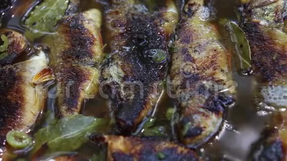 多瑙河三角洲的传统卤鱼视频的预览图