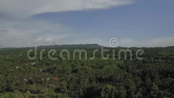 美丽的大自然靠近巴厘岛无人机4K射击视频的预览图