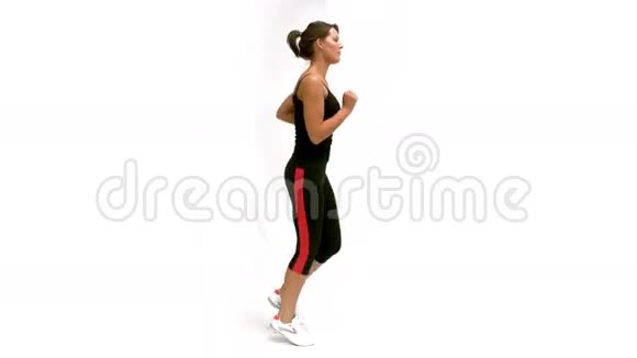 女人当场奔跑视频的预览图