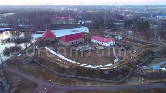 古堡Korela四月傍晚航拍视频俄罗斯普里泽茨克视频的预览图