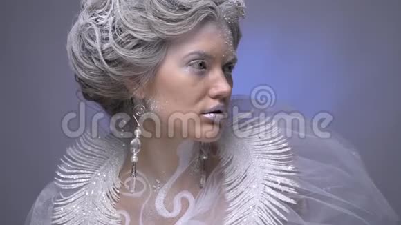 雪皇后身体艺术和化妆视频的预览图