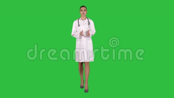 女性治疗师咨询绿色屏幕Chroma键视频的预览图