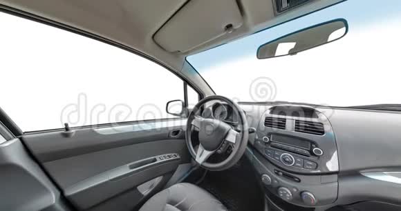 豪华现代汽车内饰皮革沙龙全景方向盘换档杆和仪表板隔离在白色背景上视频的预览图