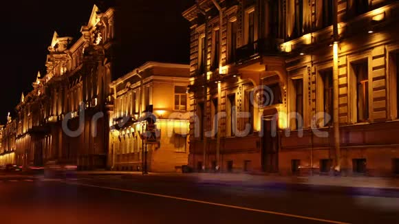 时光流逝老城区的街道在夜间俄罗斯圣彼得堡视频的预览图