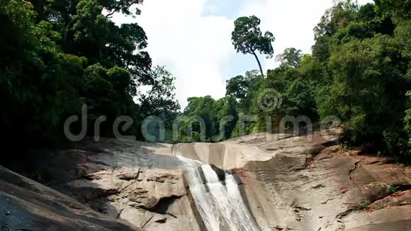 亚洲泰国大自然中的瀑布运动片段视频的预览图