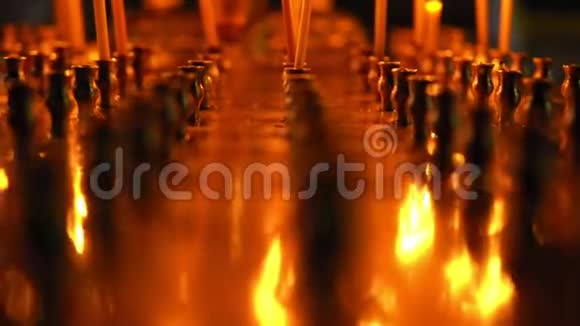 大金烛台有各种蜡烛细胞视频的预览图