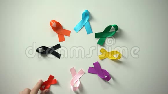 2月4日世界癌症日刻有五彩丝带的意识视频的预览图