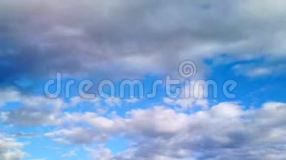 暴风骤雨黑雨云在天空中移动暴风雨和雨天视频的预览图