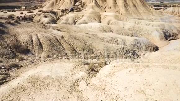 欧洲最大的沙漠巴登纳斯雷莱斯公园的岩层巴登纳斯雷莱斯纳瓦拉西班牙视频的预览图