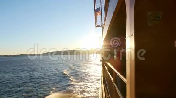 日落时的斯塔顿岛渡轮视频的预览图