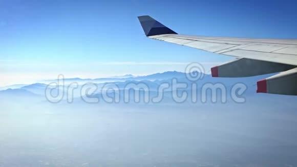 4从飞机窗户上看到的台湾山景视频的预览图