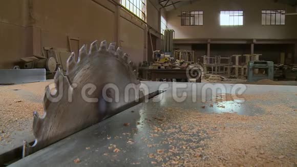玻利维亚木工车间的锯床视频的预览图