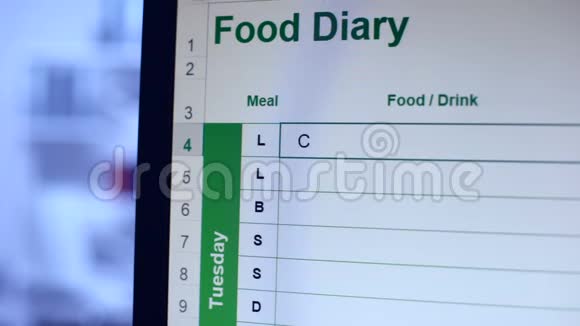 把可乐写进网络食物日记计算卡路里摄入量节食视频的预览图