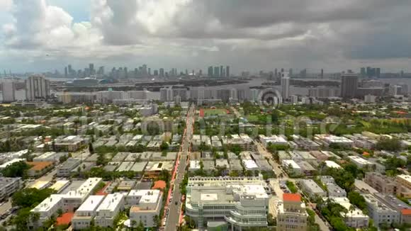 美丽的空中无人机镜头迈阿密海滩视频的预览图