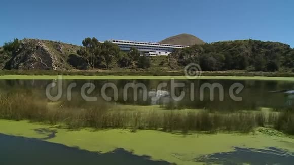 秘鲁蒂蒂卡湖Libertador酒店附近航行视频的预览图