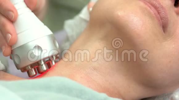 射频皮肤收紧颈部视频的预览图