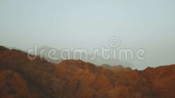 埃及西奈山脉西奈沙漠山峰平坦慢运动4k视频的预览图