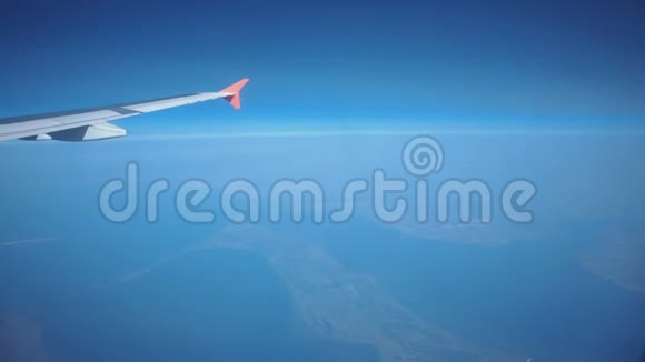 喷气式飞机的机翼视频的预览图