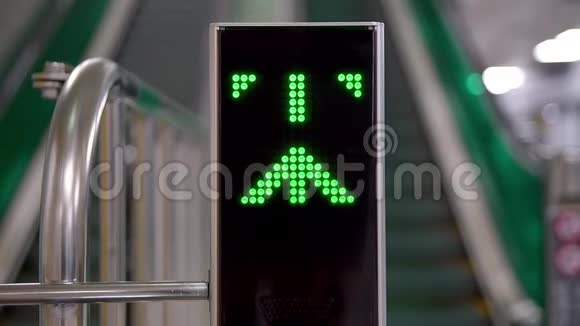 指示标志灯指示扶梯运行方向视频的预览图