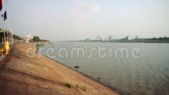 湄公河位于金边市中部视频的预览图