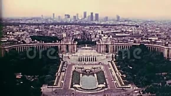 巴黎20世纪70年代的鸟瞰图视频的预览图
