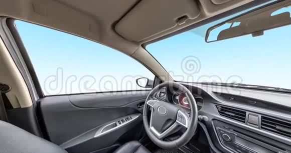 豪华现代汽车内饰皮革沙龙全景方向盘换档杆和仪表板隔离在白色背景上视频的预览图