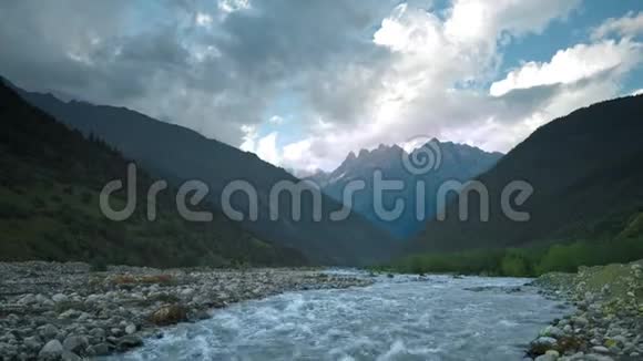 观格鲁吉亚的山河泰努迪山视频的预览图