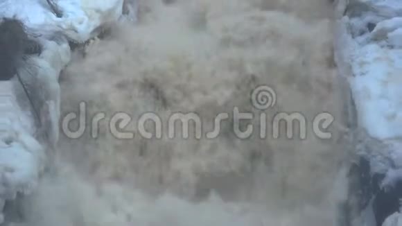 瀑布Yukankoski四月早晨卡雷利亚视频的预览图