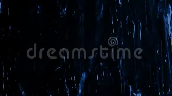 夜晚的窗户上有雨视频的预览图