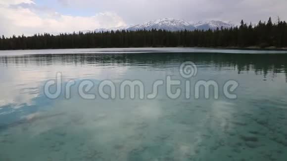 安妮特湖上的风景视频的预览图